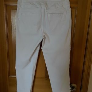 White capris size 6
